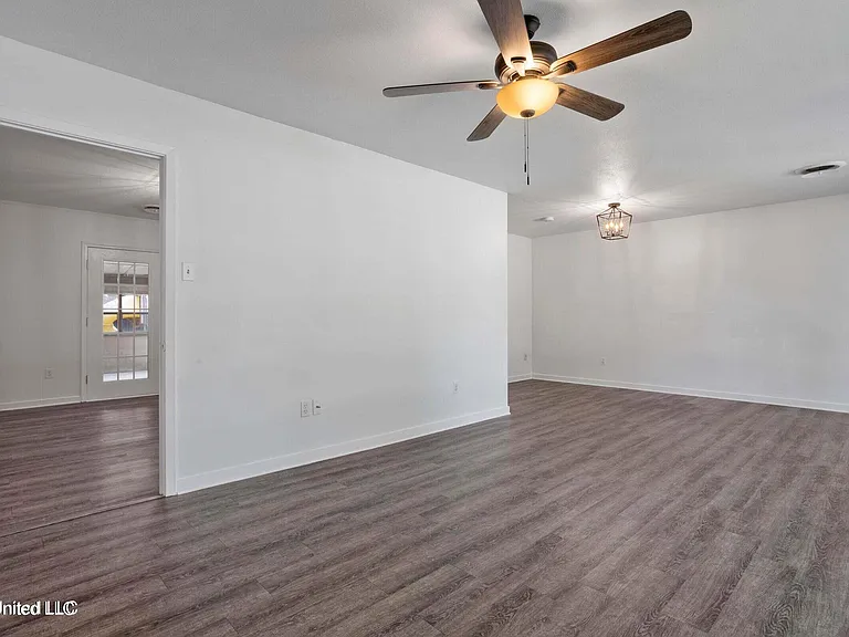 2508 Shady Ln — Photo 5