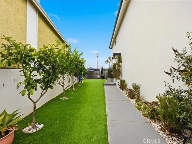 1506 Wollacott St — Photo 2