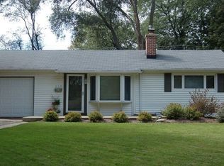118 N Knollwood Dr, Wheaton, IL 60187