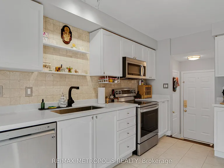 2420 Baintree Cres — Photo 20