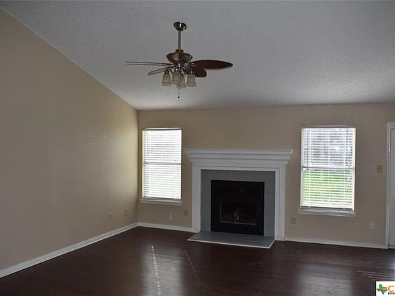 3rd image of 702 Brazos Dr