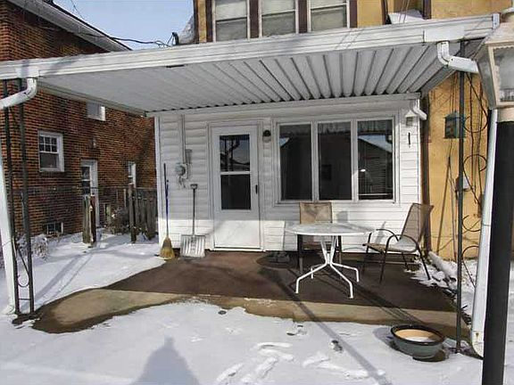 3rd image of 914 Broadway