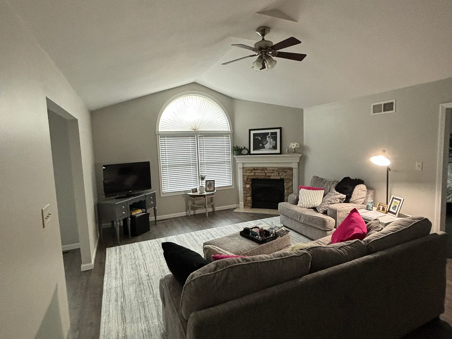 2 bed, 1700 sqft, $2,100 — Photo 2