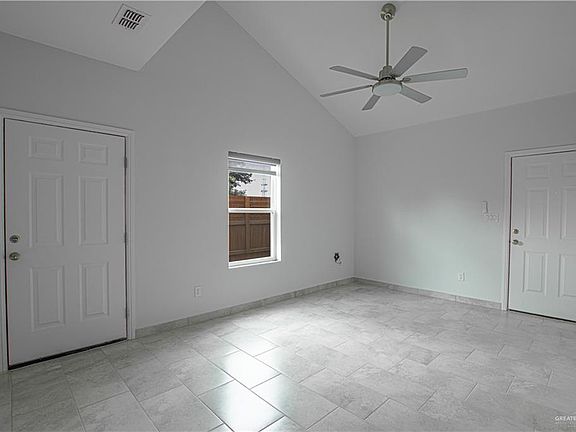 4th image of 907 Hidden Hills St #4