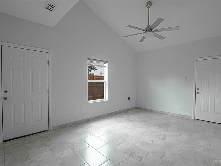 907 Hidden Hills St #1 — Photo 2