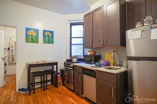 Rented by City Connections Realty | media 11