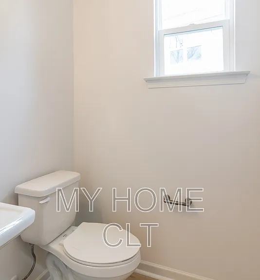 2719 Capitol Dr — Photo 4