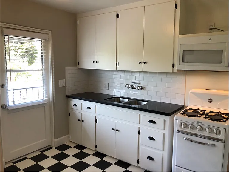 150 N Berkeley Ave #B — Photo 2