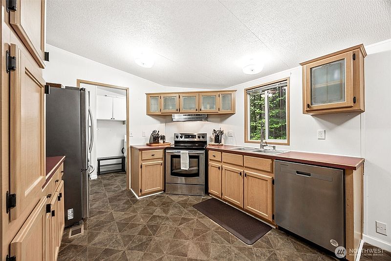 4th image of 10 N Duckabush Drive W
