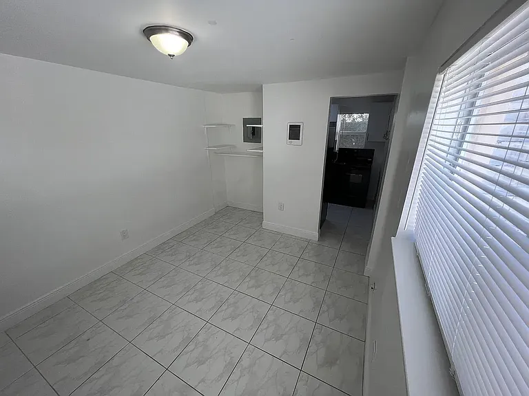 1935 SW 2nd St #3 — Photo 7