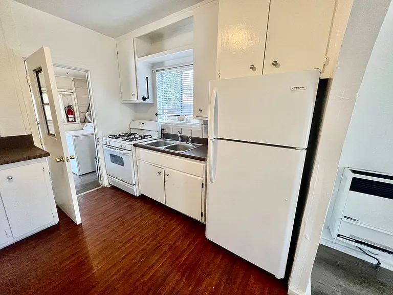 1214 Mitchell St — Photo 8