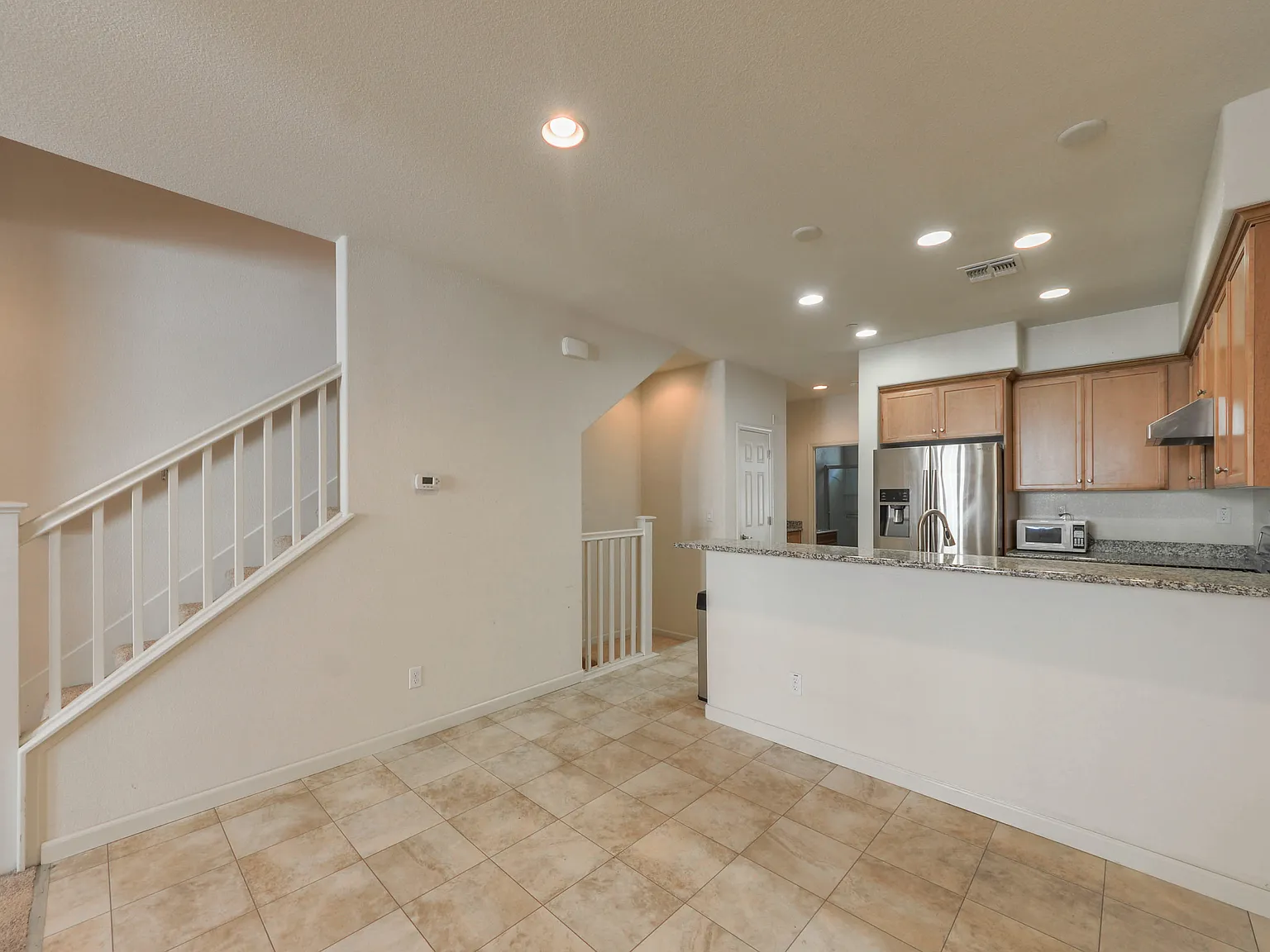 Beautiful 3 bed / 3 bath Berryessa Condo — Photo 2