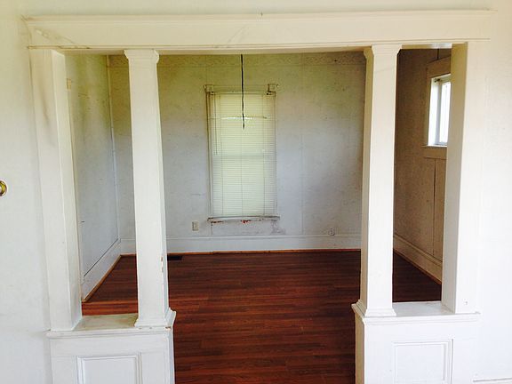 2nd image of 1007 E Eureka St