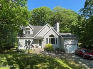 213 Goldrush Dr, Hawley, PA 18428