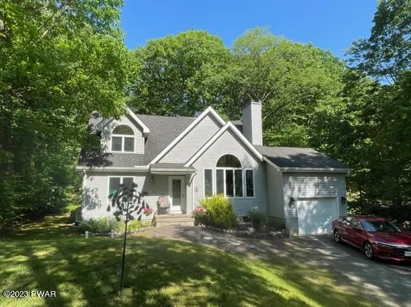 213 Goldrush Dr, Hawley, PA 18428