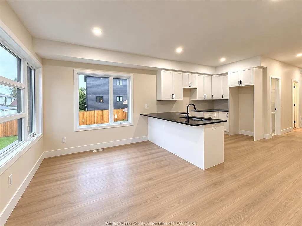 4 bed, 2.5 bath, $3,300 — Photo 4