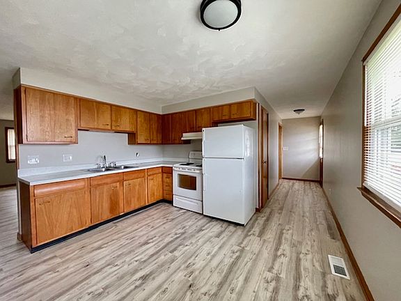 3rd image of 1102 & 1104 Columbus Cir N #1102