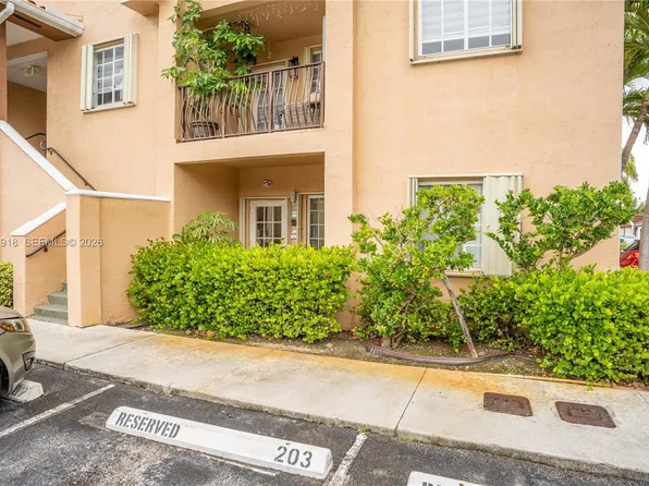 17425 NW 75th Pl APT 101, Hialeah, FL 33015