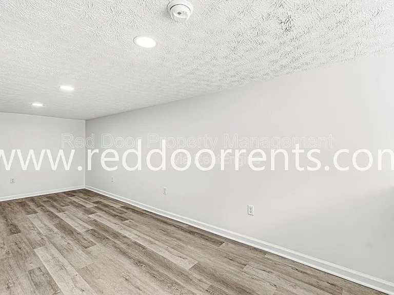 389 N Main St #G — Photo 7