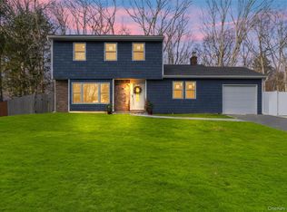 15 Bellaire Drive, Ridge, NY 11961