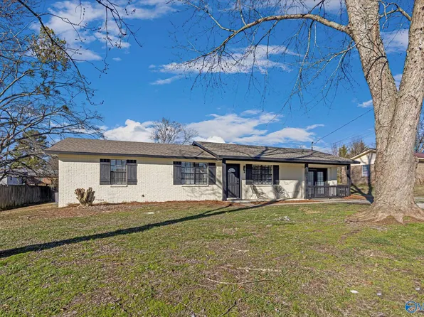 533 Half Section Line Rd, Albertville, AL 35950