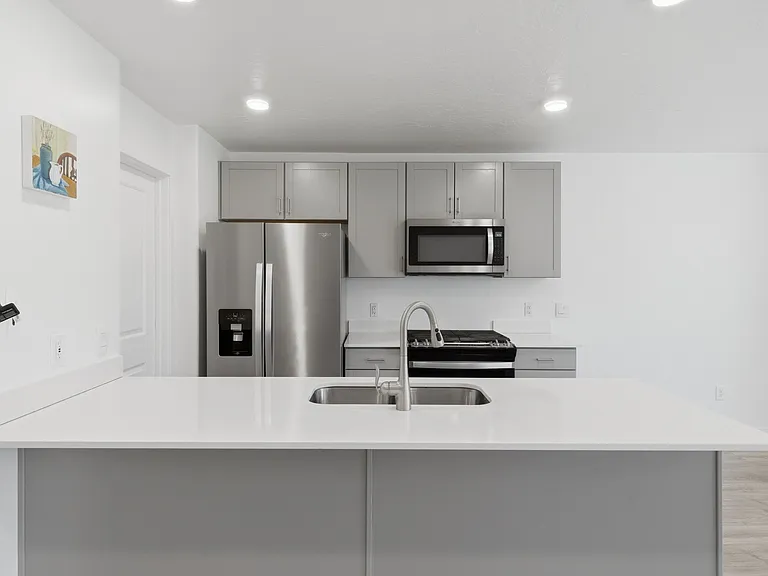1049 E Regatta Ln — Photo 3