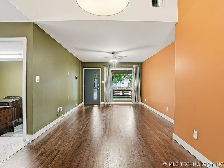 4958 S Detroit Ave — Photo 3