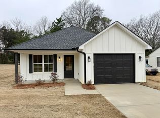 706 Robindale Dr, Tupelo, MS 38801