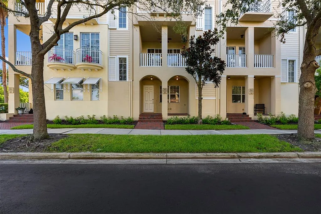 3 bed, 2.5 bath, 1884 sqft, $4,550 — Photo 2