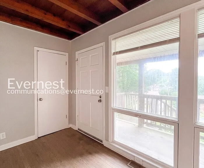 405 Cedarvalley Dr — Photo 11