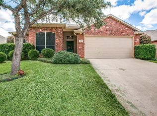 8128 Ross Lake Dr, Fort Worth, TX 76137