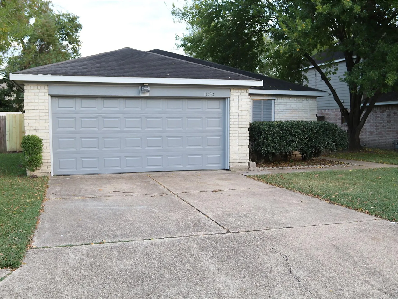 3 bed, 2.0 bath, 1390 sqft, $1,749 — Photo 1