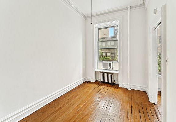 4th image of 118 E 18th St APT 3