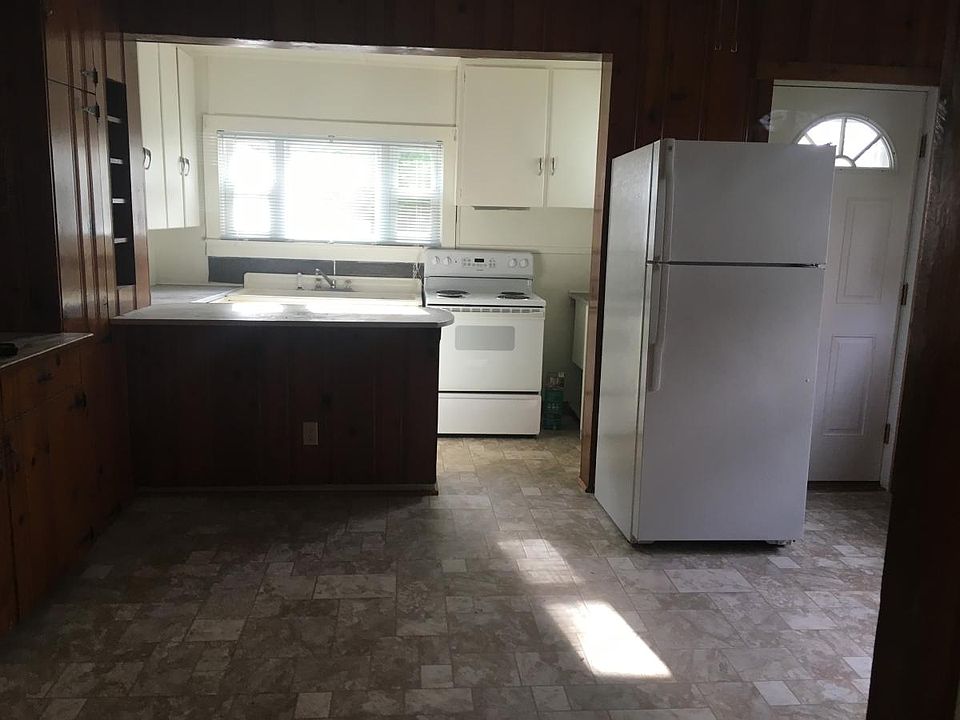 Large eat-in kitchen.