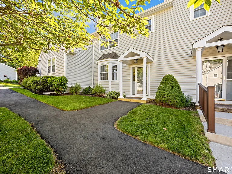 6 Cypress Ln #2 — Photo 2