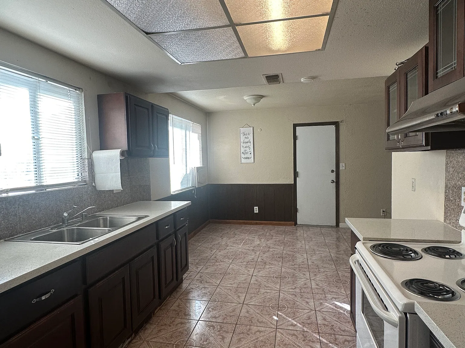 3 bed, 1206 sqft, $2,200 — Photo 3
