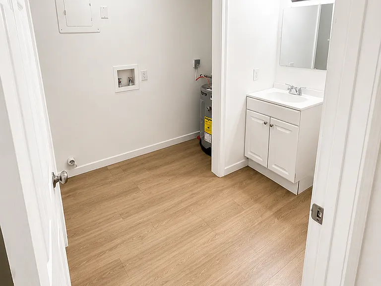 121 Belmont St — Photo 4