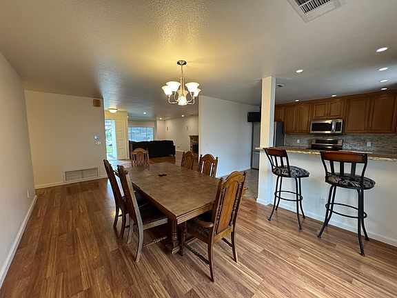 5th image of 2877 Mankas Blvd