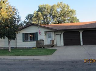 211 5th St W, Dickinson, ND 58601