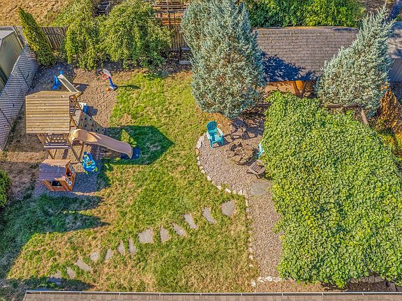 3rd image of 3712 E Madrona Dr