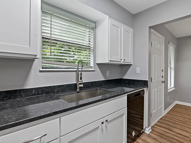 Oak Creek Condos — Photo 12