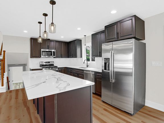 4th image of 5191 Newport Dr