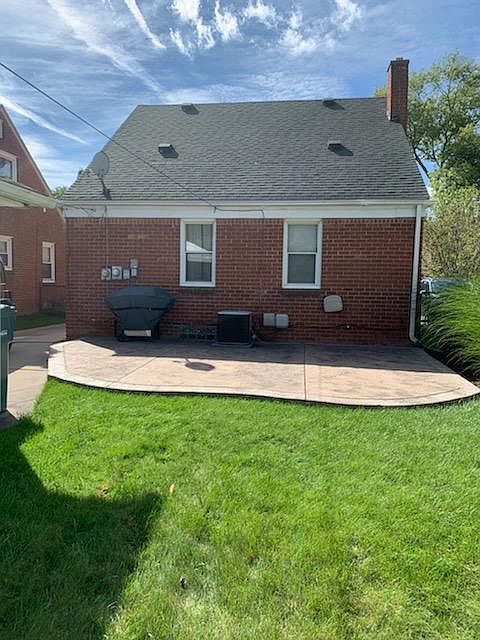 2nd image of 2741 Syracuse St