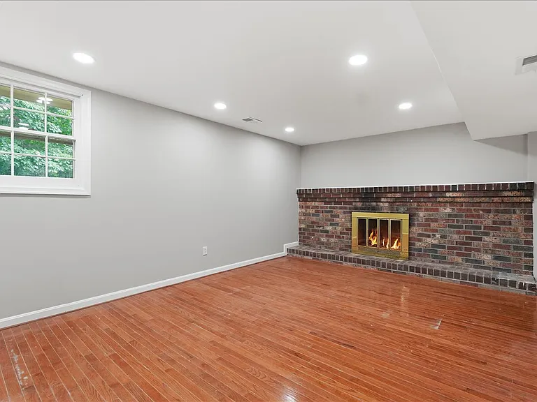 9200 Pebble Ct — Photo 17