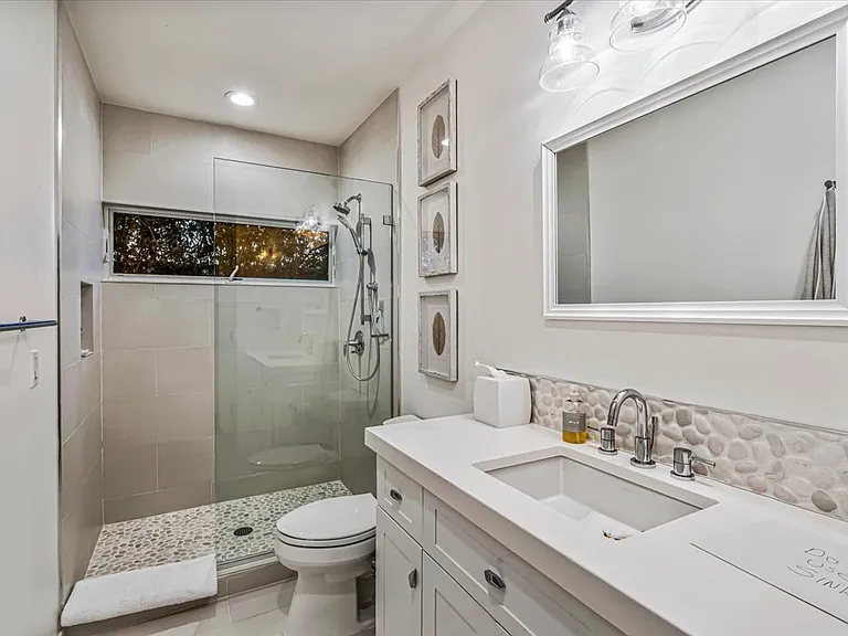 192 Dune Rd — Photo 17