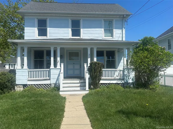 39 Laurel St, Patchogue, NY 11772