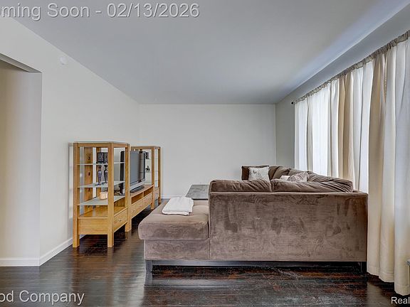 4th image of 2863 Columbia Rd