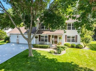 8118 Ashford Rd, Woodbury, MN 55125