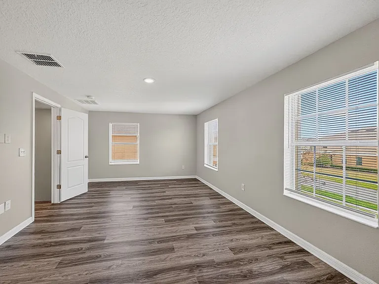3002 Bargate St — Photo 8