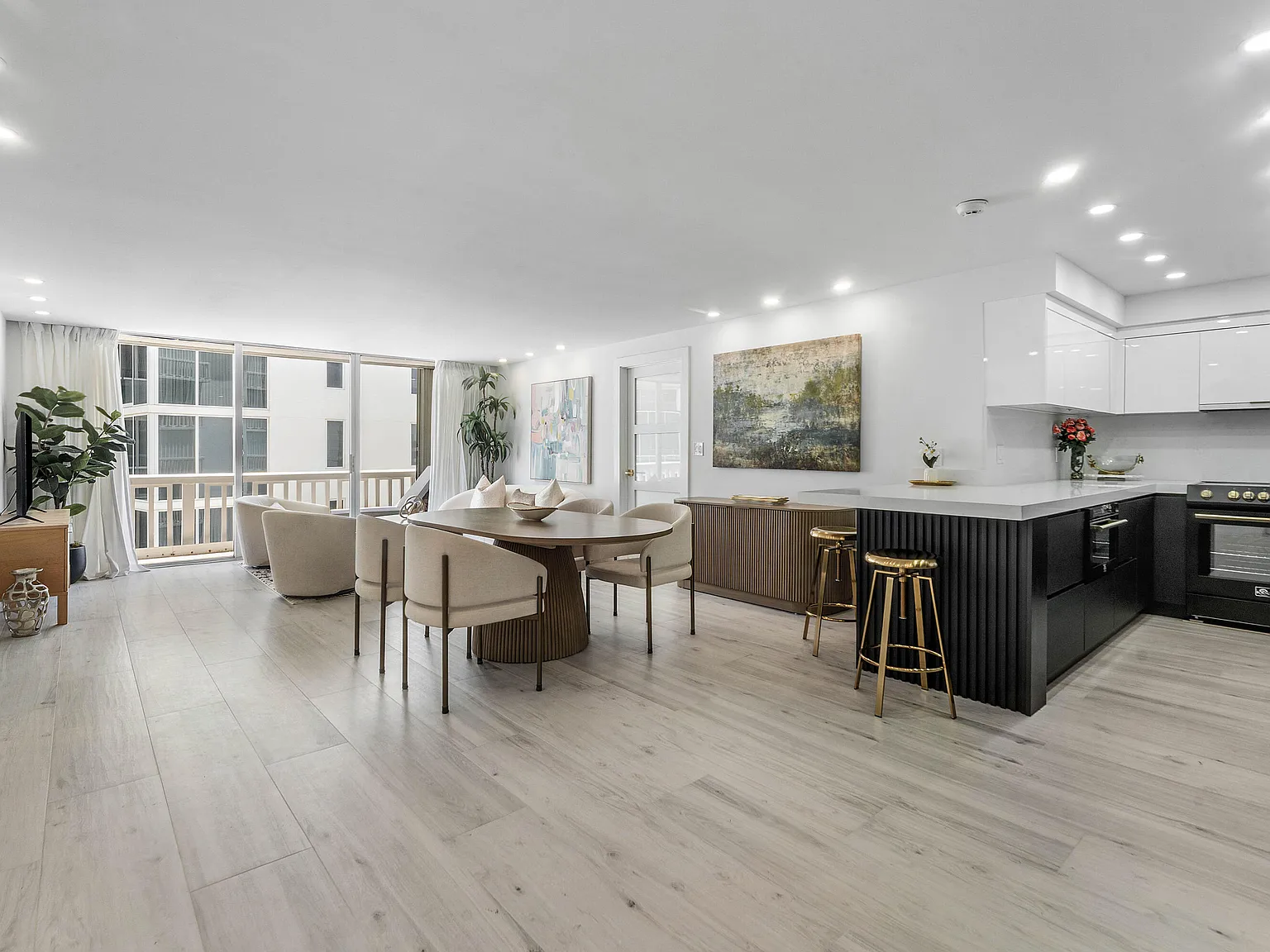 2 bed, 2.0 bath, 1140 sqft, $8,000 — Photo 3
